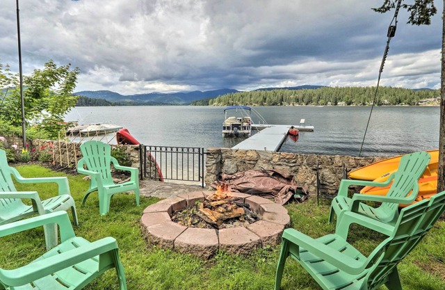 Cozy Lakefront Honeymoon Bay Studio w/ Hot Tub!