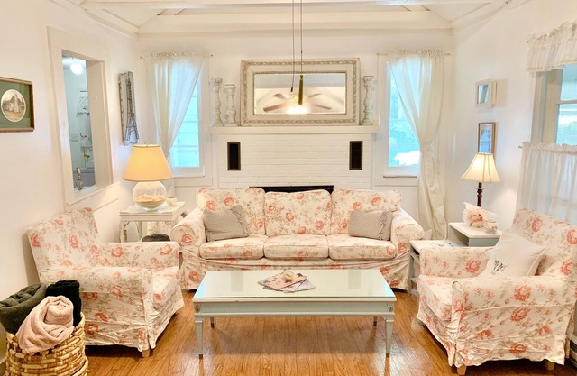 Cozy Lakeside Cottage .... con playa privada!