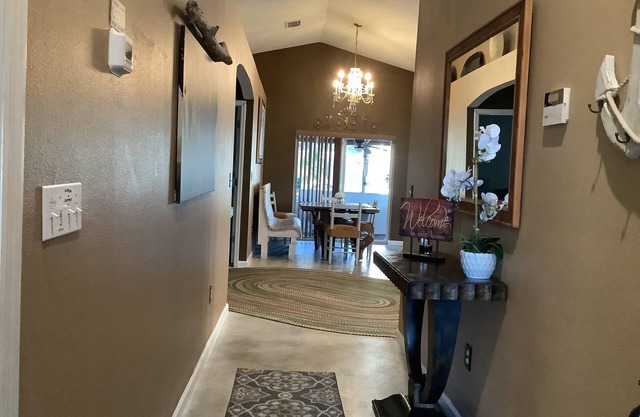 Cozy living,Quiet neighborhood!