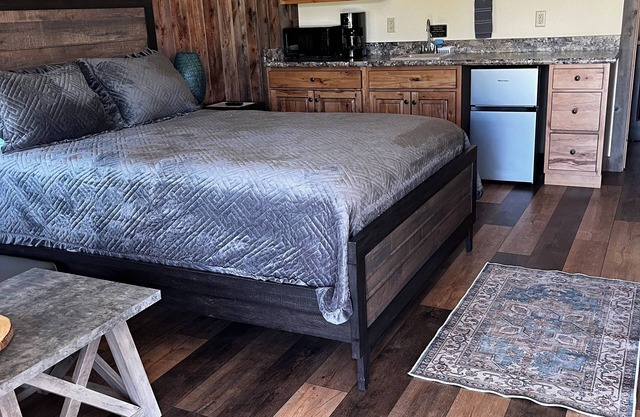 Cozy lodge with 1 bedroom and WiFi, AC in pleasant Gardiner