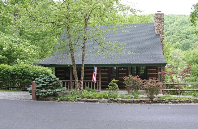 El estanque Big Chill-Catch and Release. 5 minutos en coche de la ruta de senderismo Otter Falls