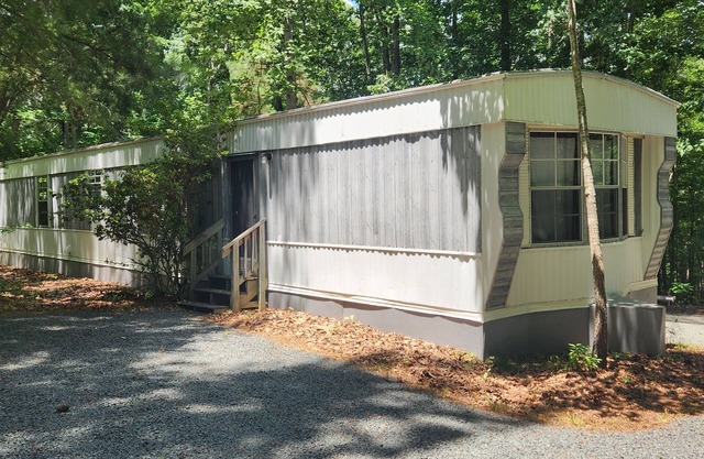 Cozy mobile home in charming Oxford, NC