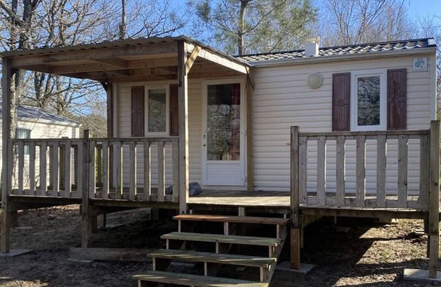 Cozy mobile home with terrace for 2 people