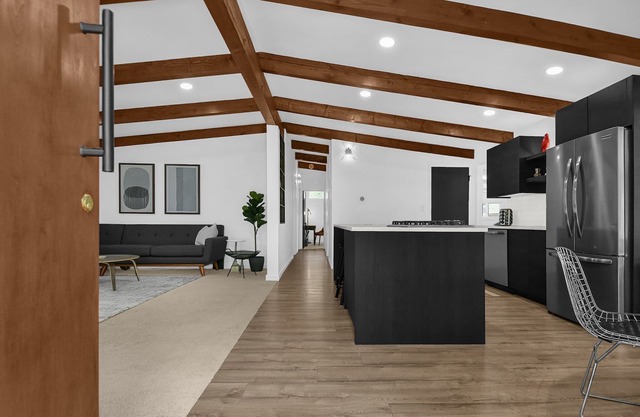 Cozy, modern 3BR California ranch-style home in Columbus, Ohio