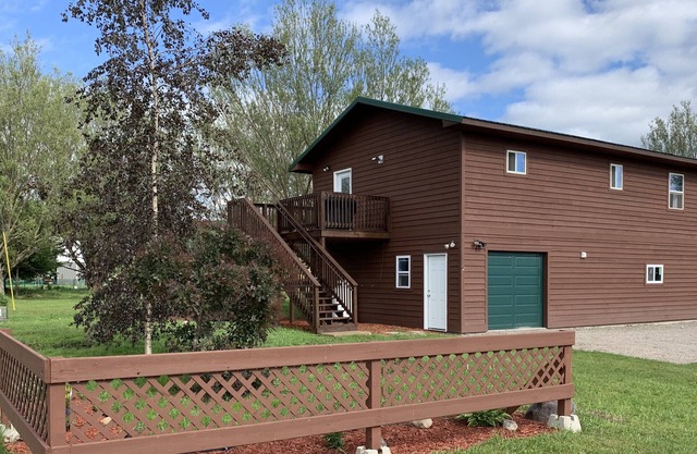 Acogedor y moderno apartamento en carruaje cerca de tiendas, deportes, golf y esquí