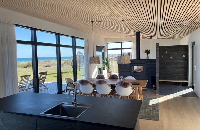 Cozy modern holiday home, by the sea and close to Ebeltoft city.