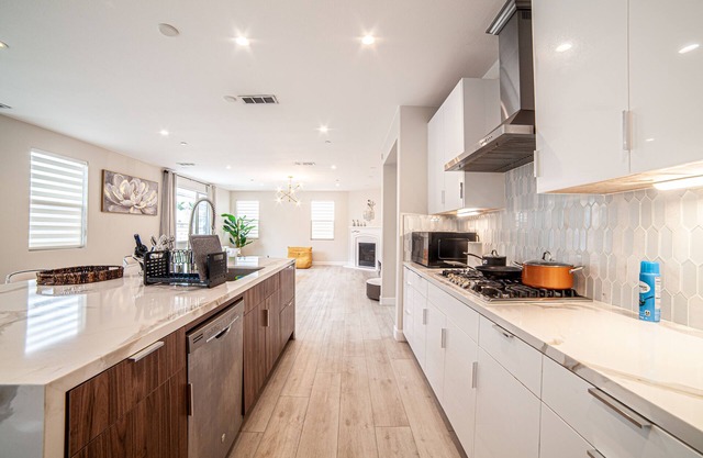 Cozy Modern House In Eastvale 8 Guests/4B/3.5Ba/3257Sqft/