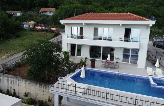 Cozy Moonstruck Villa