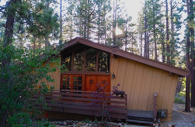 Acogedora cabaña en la montaña: cerca de todo con wifi gratis