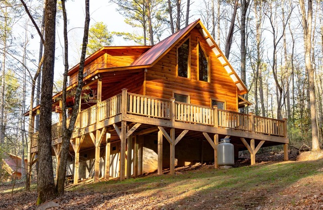 Cozy Mountain Loft with Hot Tub and Wrap Around Deck