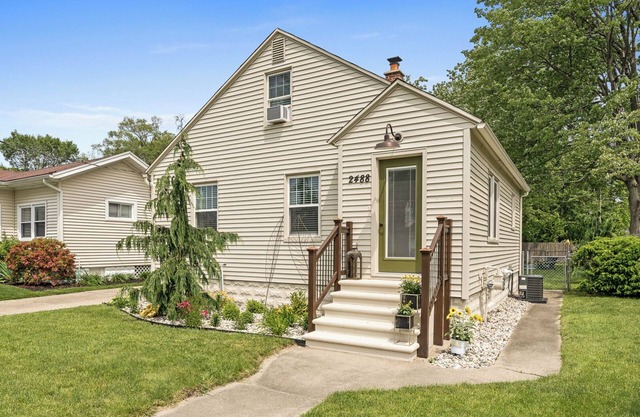 Cozy Muskegon Getaway Near Lake Michigan, Pet Friendly! Fenced yard.