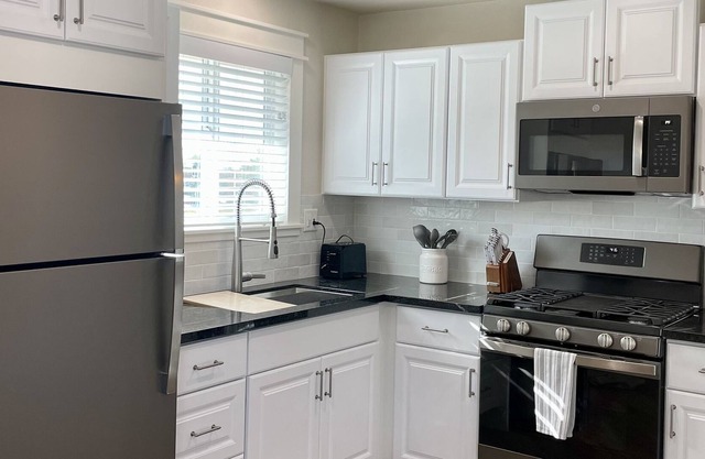 Cozy New Apartment: Just Outside The City