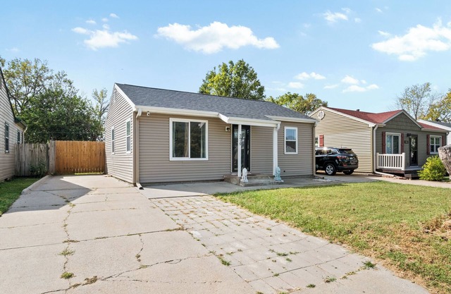 Cozy Omaha/CB home near zoo, CWS, & downtown. Pets OK! Perfect getaway.