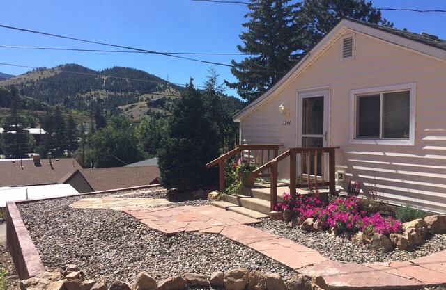 Cozy home - Idaho Springs west of Denver walking distance to historic downtown.