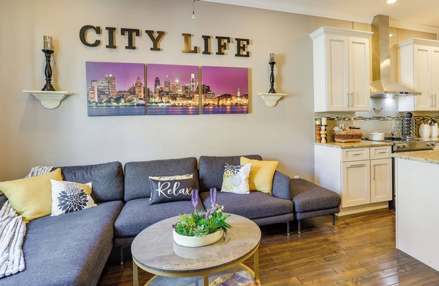 Cozy Philadelphia Rental: Steps to Subway Station!