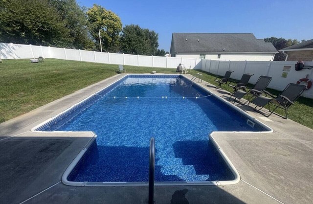 Private Pool & Spa Near Casino 1 p.m. Check-in/Out, Cozy Pool & Hot Tub Retreat by Casino