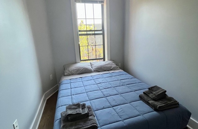 Cozy queen-size room with private bathroom in BedStuy