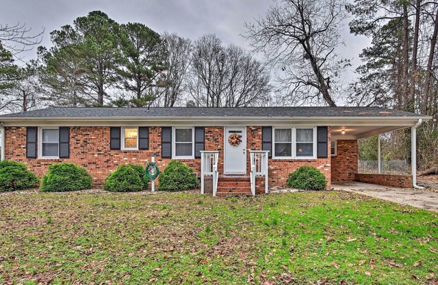 Cozy & Quiet Sanford Home ~ 5 Mi to Downtown!