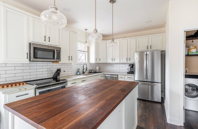 Cozy Remodeled House with Views - Prime Location