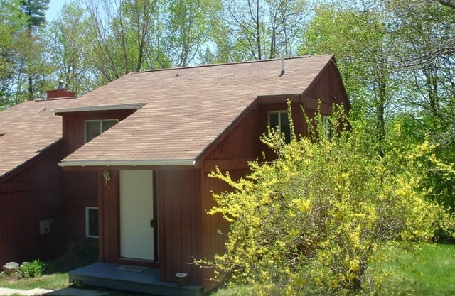 Cozy Retreat, Bañera de hidromasaje, wi-fi, Cerca Kezar Lake, colinda Montañas Blancas