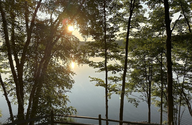 Cozy Retreat: Unwind in a cozy cabin on the shores of Kentuck Lake