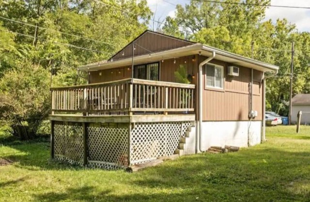 Cozy riverfront studio near Broad Ripple