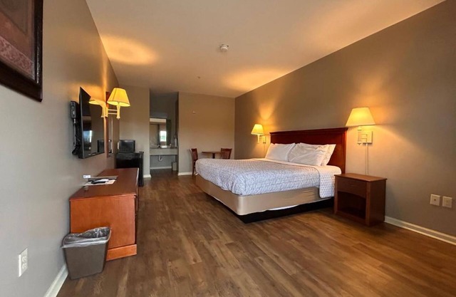 Cozy Room w/ Private Fishing Pond & Outdoor Activities – Perfect Family Getaway!