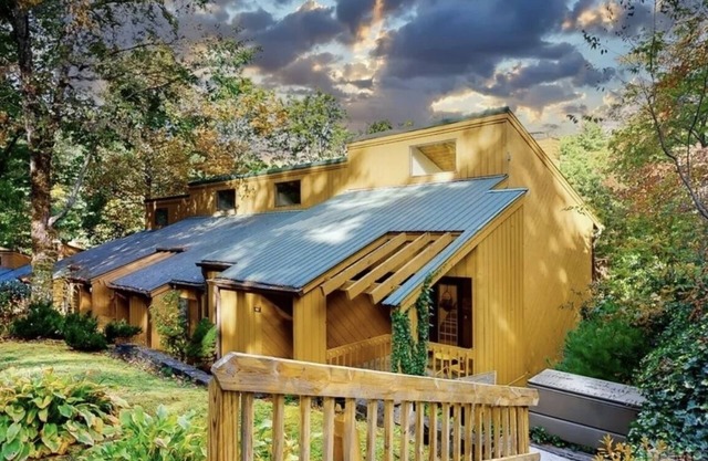 Cozy Sapphire Townhome