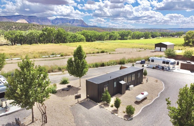 Cozy Single Container Retreat | 25 min to Zion NP