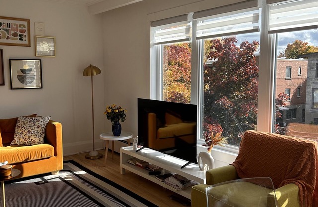 cozy, spacious and bright 3 bedrooms apartment, walking distance to metro.