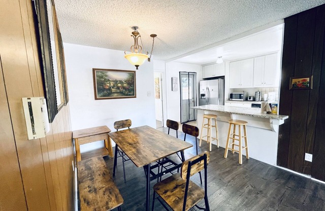 Cozy & Spacious Hayward Entire 4BR SFH/Free Parking/WiFi