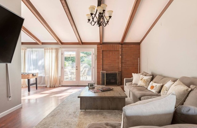 Cozy Spacious Home w/ fireplace, close to attractions! Poway/Rancho Bernardo