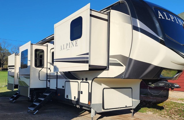 Cozy spot across the street from spring river and downtown hardy