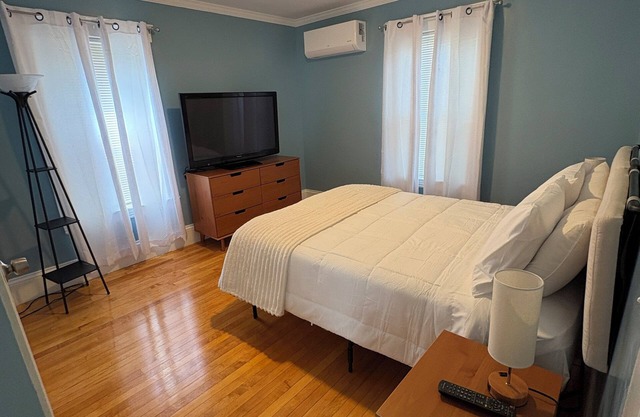 Cozy & Spotless Home Away from Home