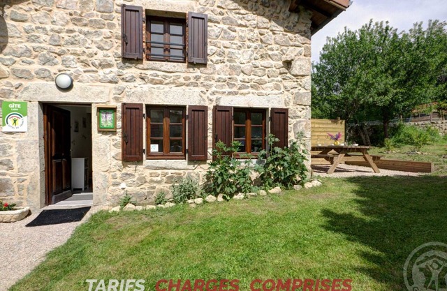 Acogedor gîte reformado con vistas, terraza y mascotas bienvenidas en La Chapelle-en-Lafaye