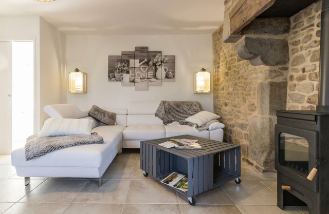 Casa espaciosa con terraza y jardín cerrado, cerca de Granville