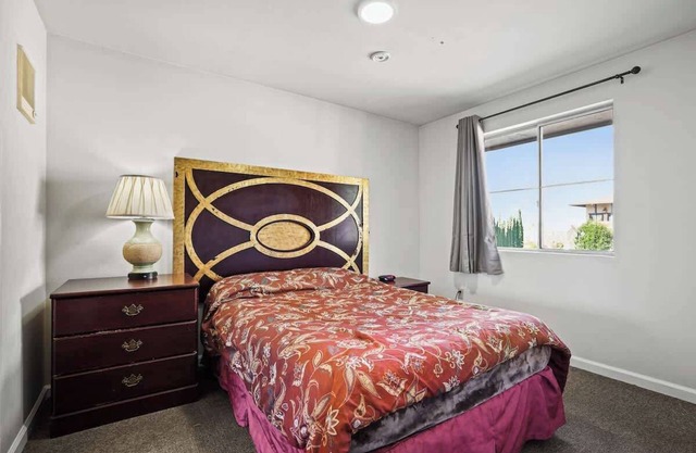 (Cozy studio, 1BED, 1BA, w/ kitchen)