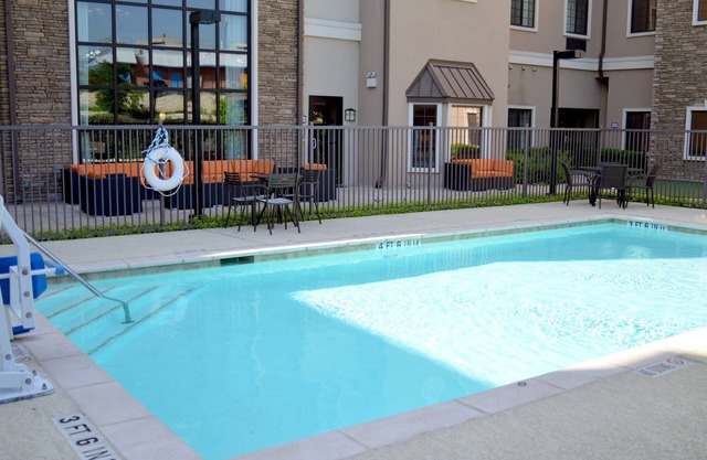 ¡Acogedor estudio frente a SeaWorld! Piscina al aire libre, acceso al gimnasio y más!