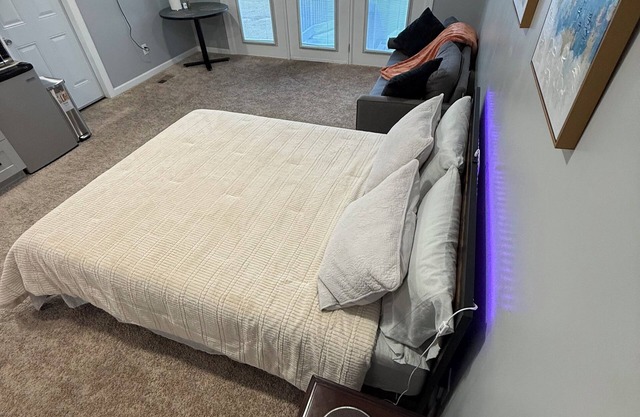 Cozy Studio Retreat in the Heart of Clayton. Private entrance.