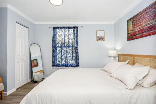 Cozy Studio Retreat Near Downtown Pensacola