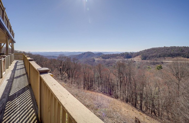 Cozy Studio w/ Mountain Views by Blowing Rock