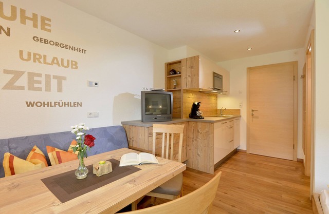 acogedor estudio con balcón, ideal para 2 personas.