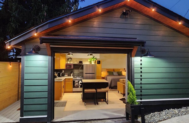 Cozy stylish studio with WiFi in Tacoma.