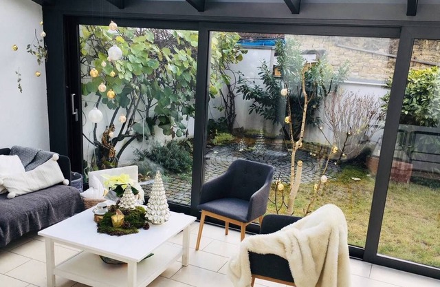 Acogedora casa de pueblo con patio privado y jardín.