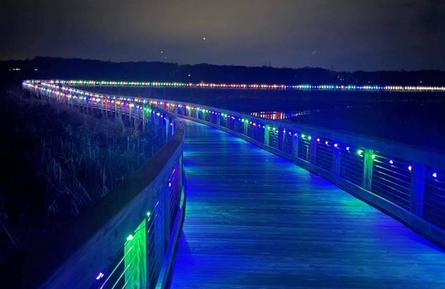 Cozy Townhome in the Heart of Woodbridge with King bed & Pool Table.