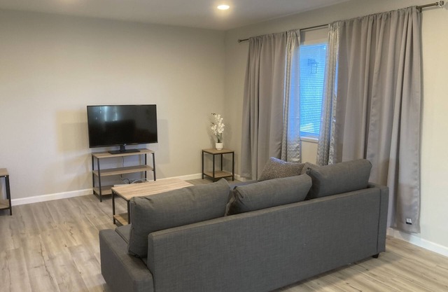 Cozy Two-Bedroom Apt in the Heart of Silicon Valley, near top dining & shops!!!!