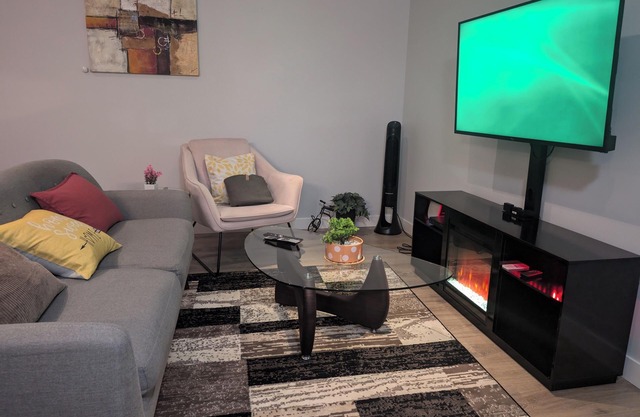 Cozy Two Bedroom Basement Suite for 4