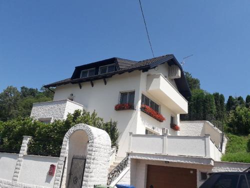 Cozy villa near the swimming pools