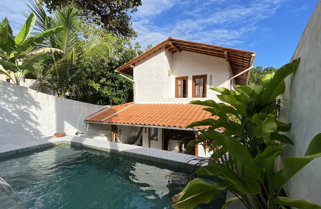 Cozy villa w/ private pool 5 min from the beach!