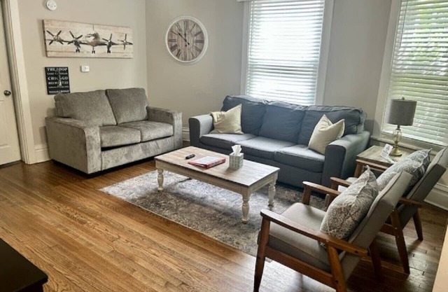 Cozy W Front Porch DT Libertyville near Naval Base